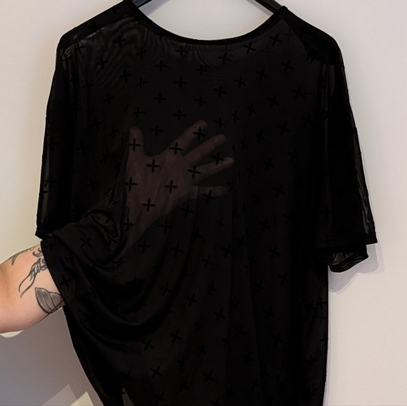 💀🌙 🆕 Black mesh top with velvet crosses, size 2x NWOT - Picture 1 of 2